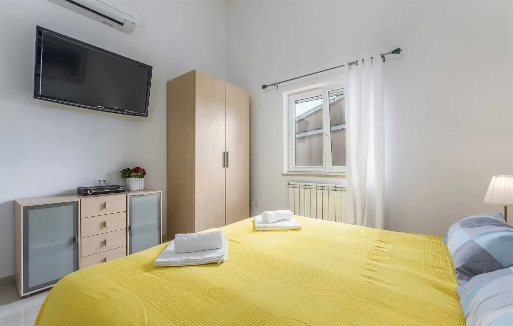 3-Bedroom Villa in Žbandaj for Up to 7 Guests