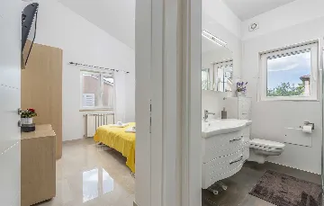 3-Bedroom Villa in Žbandaj for Up to 7 Guests