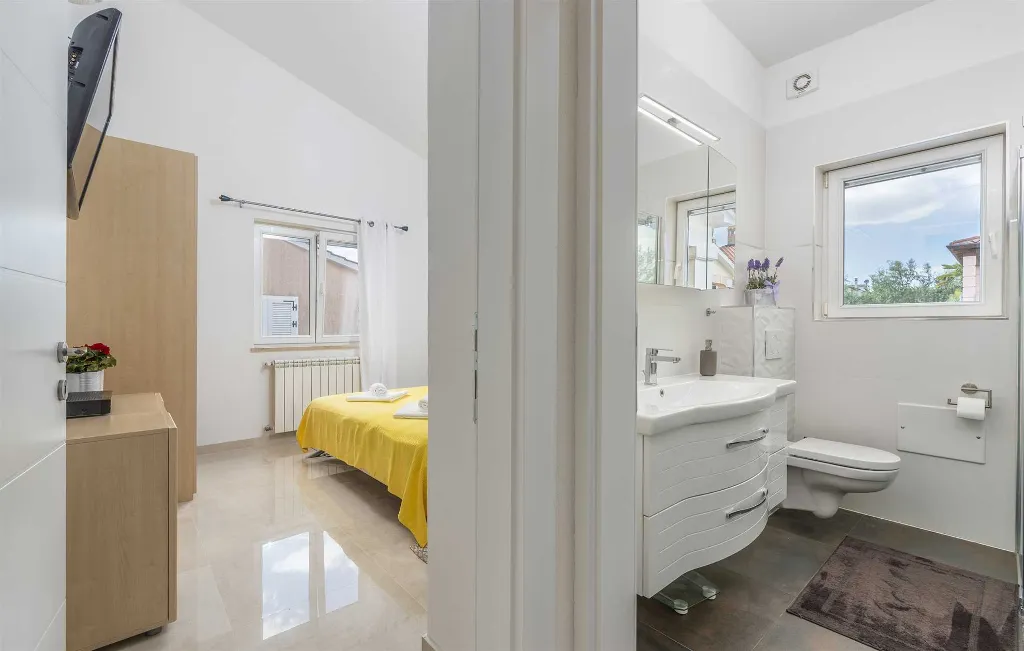 3-Bedroom Villa in Žbandaj for Up to 7 Guests