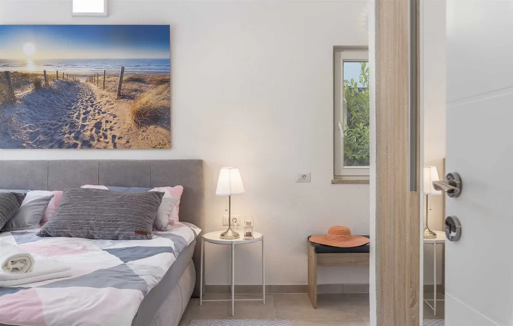 3-Bedroom Villa in Žbandaj for Up to 7 Guests