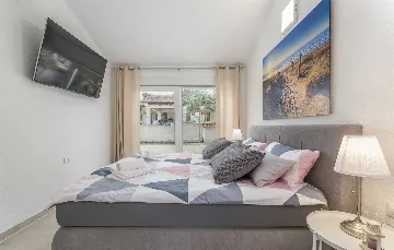 3-Bedroom Villa in Žbandaj for Up to 7 Guests