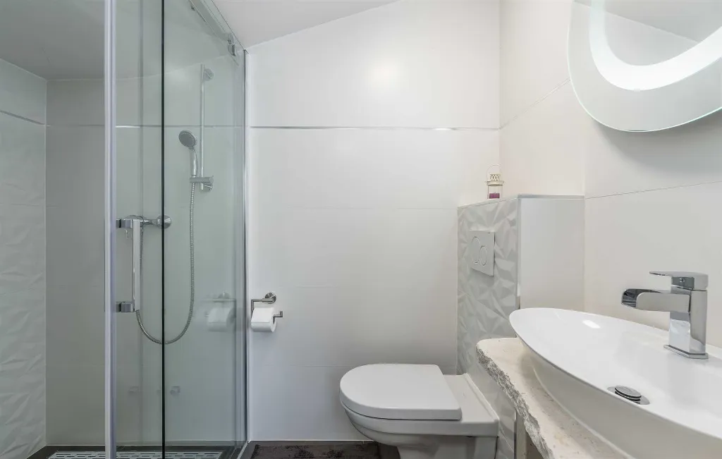 3-Bedroom Villa in Žbandaj for Up to 7 Guests