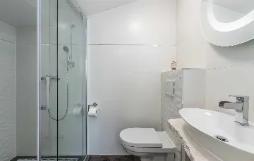 3-Bedroom Villa in Žbandaj for Up to 7 Guests