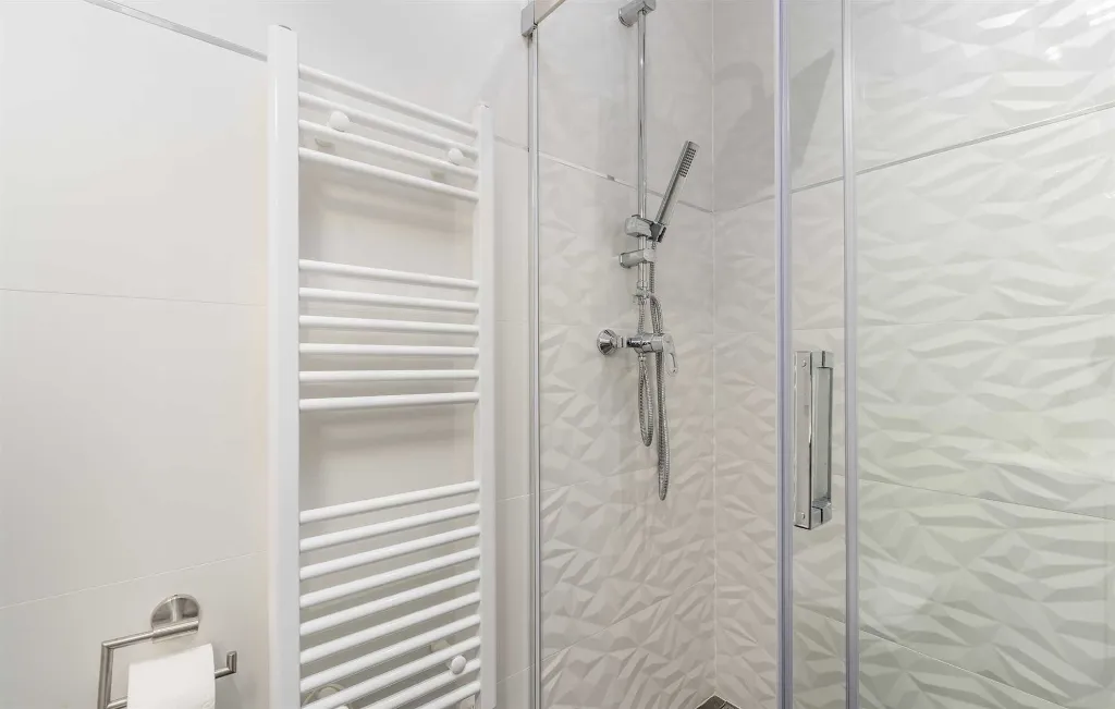 3-Bedroom Villa in Žbandaj for Up to 7 Guests