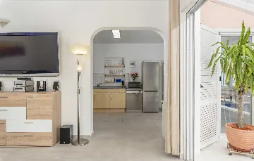 3-Bedroom Villa in Žbandaj for Up to 7 Guests