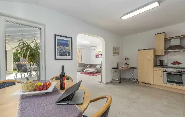 3-Bedroom Villa in Žbandaj for Up to 7 Guests