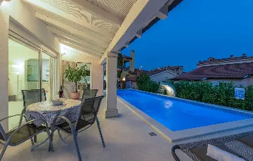 3-Bedroom Villa in Žbandaj for Up to 7 Guests