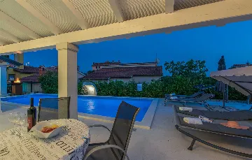 3-Bedroom Villa in Žbandaj for Up to 7 Guests