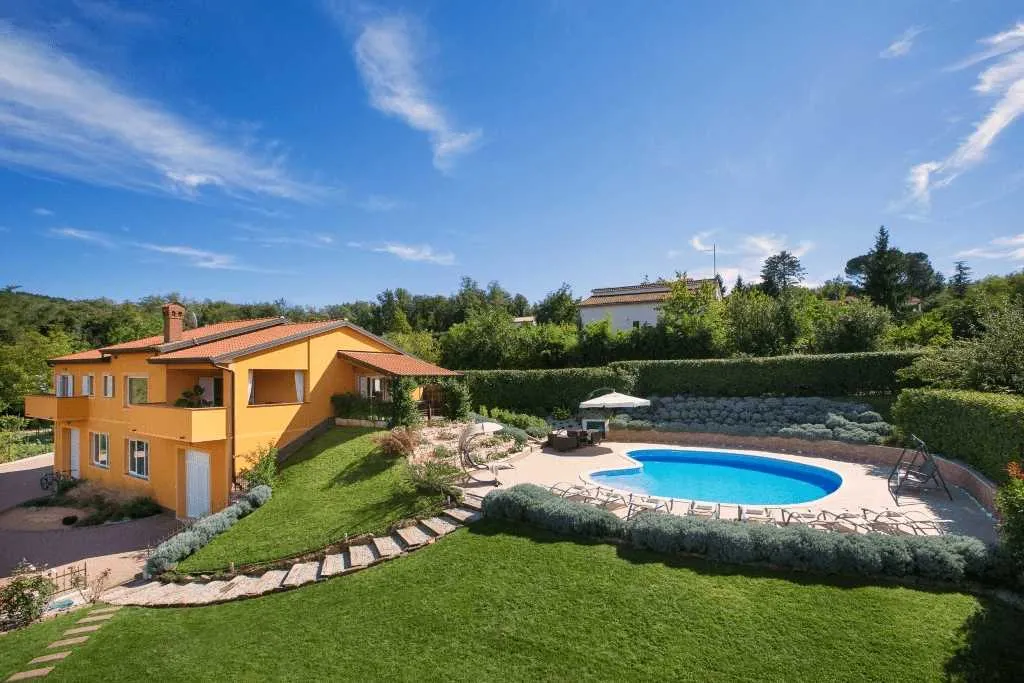 Villa with Private Pool in Karojba
