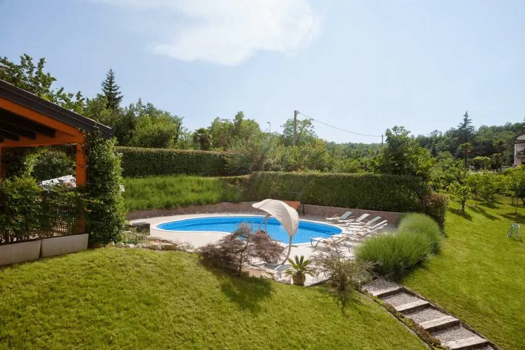 Villa with Private Pool in Karojba