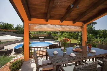 Villa with Private Pool in Karojba