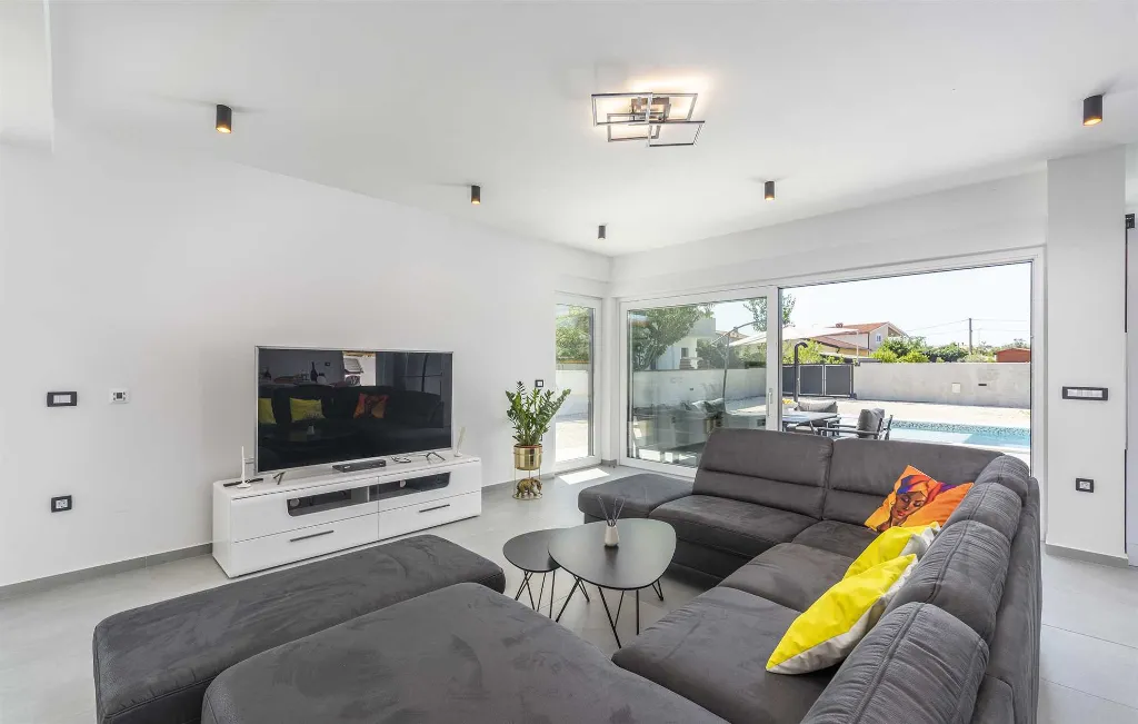 Pula Semi-Detached Villa with Private Pool