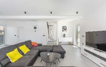 Pula Semi-Detached Villa with Private Pool