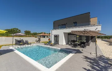 Pula Semi-Detached Villa with Private Pool