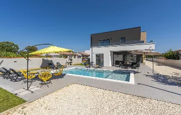 Pula Semi-Detached Villa with Private Pool