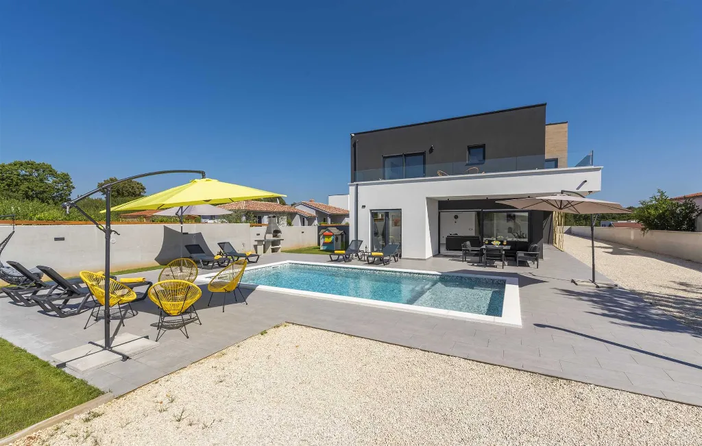 Pula Semi-Detached Villa with Private Pool