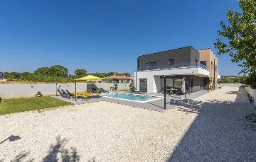 Pula Semi-Detached Villa with Private Pool