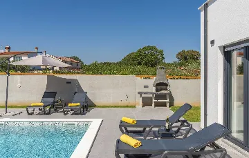 Pula Semi-Detached Villa with Private Pool