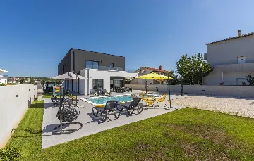 Pula Semi-Detached Villa with Private Pool