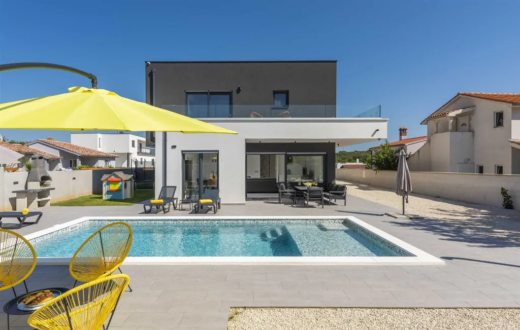 Pula Semi-Detached Villa with Private Pool