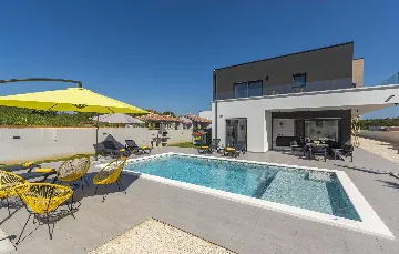 Pula Semi-Detached Villa with Private Pool