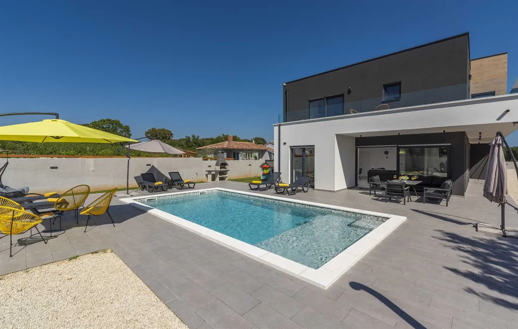 Pula Semi-Detached Villa with Private Pool