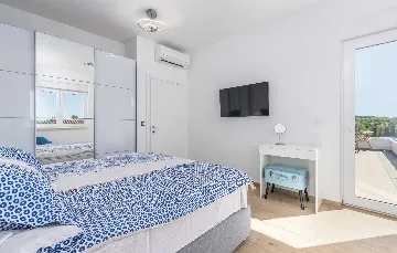 Semi-Detached Villa for 8 Guests in Pula