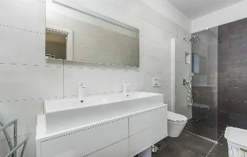 Semi-Detached Villa for 8 Guests in Pula