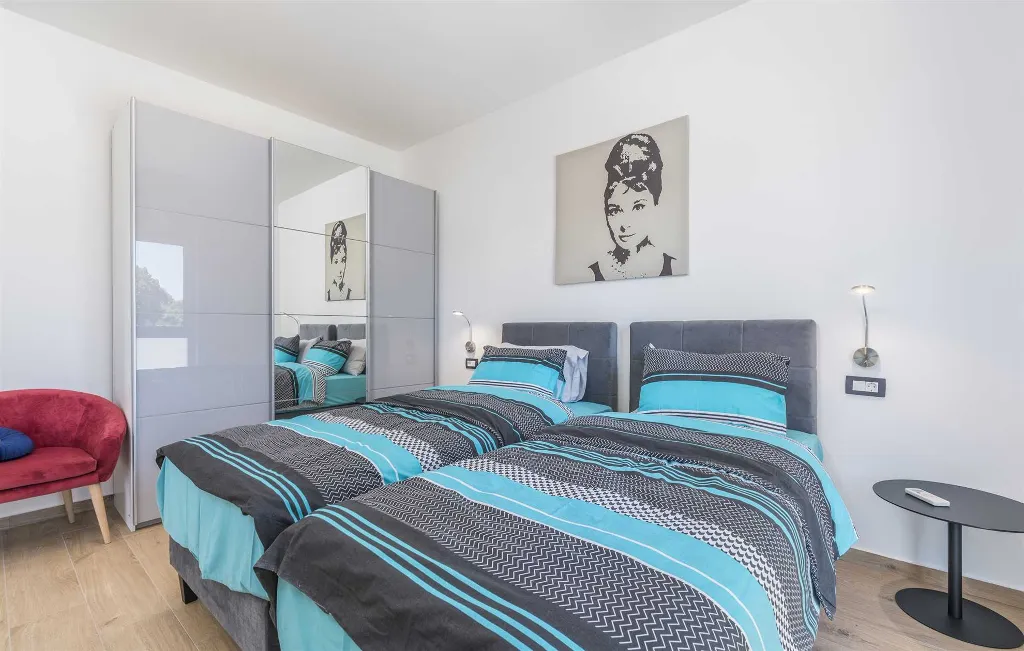 Semi-Detached Villa for 8 Guests in Pula