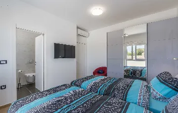 Semi-Detached Villa for 8 Guests in Pula