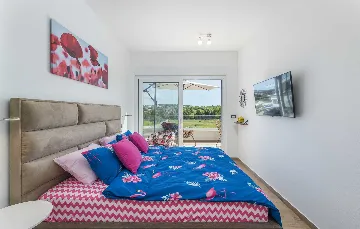 Semi-Detached Villa for 8 Guests in Pula