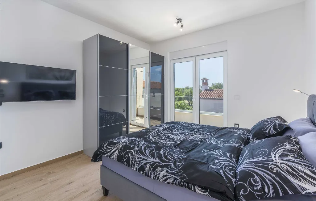 Semi-Detached Villa for 8 Guests in Pula
