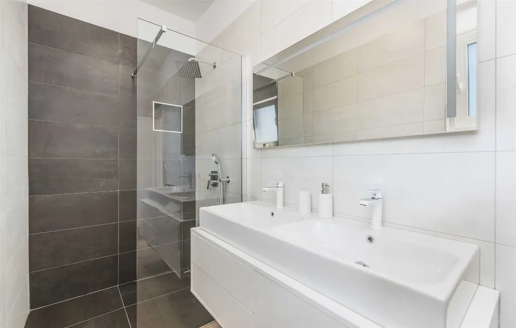 Semi-Detached Villa for 8 Guests in Pula