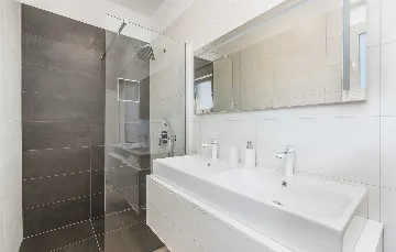 Semi-Detached Villa for 8 Guests in Pula