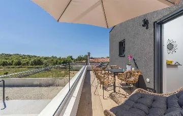 Semi-Detached Villa for 8 Guests in Pula