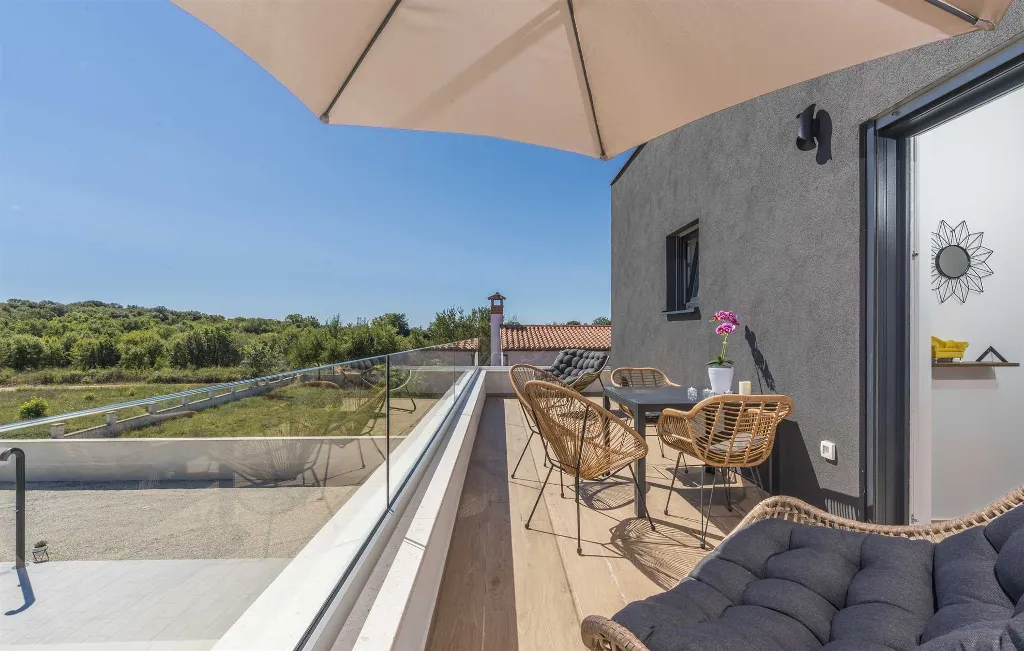 Semi-Detached Villa for 8 Guests in Pula