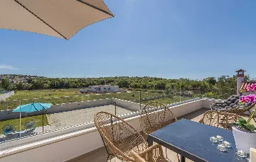 Semi-Detached Villa for 8 Guests in Pula