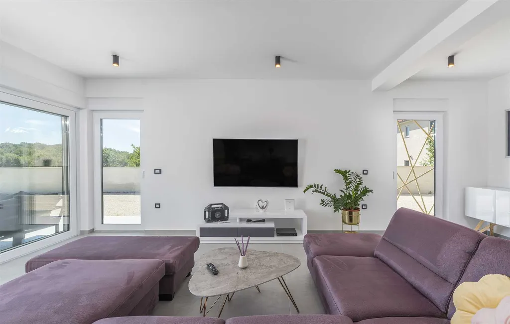 Semi-Detached Villa for 8 Guests in Pula