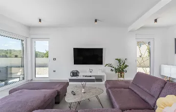 Semi-Detached Villa for 8 Guests in Pula