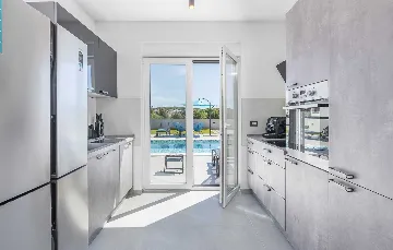 Semi-Detached Villa for 8 Guests in Pula