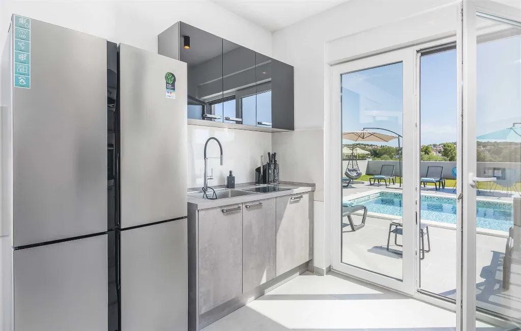 Semi-Detached Villa for 8 Guests in Pula