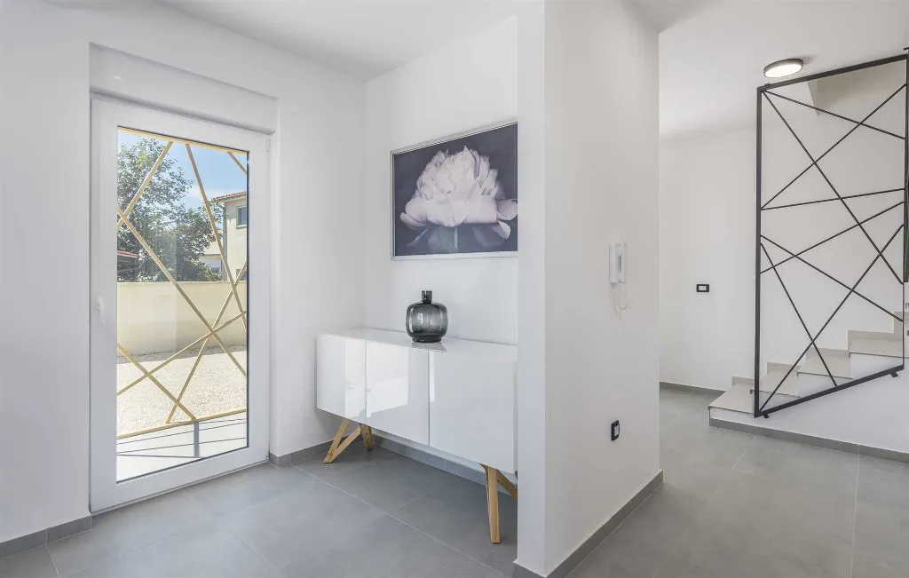 Semi-Detached Villa for 8 Guests in Pula
