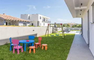 Semi-Detached Villa for 8 Guests in Pula