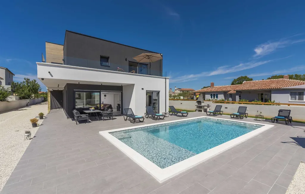 Semi-Detached Villa for 8 Guests in Pula