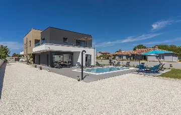 Semi-Detached Villa for 8 Guests in Pula