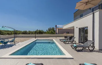 Semi-Detached Villa for 8 Guests in Pula