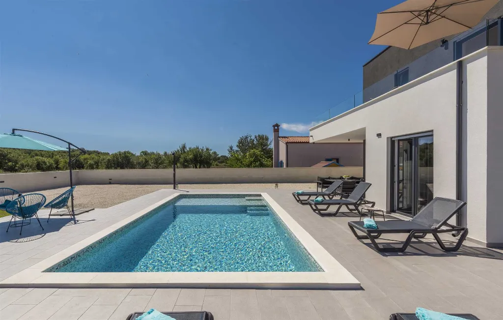 Semi-Detached Villa for 8 Guests in Pula