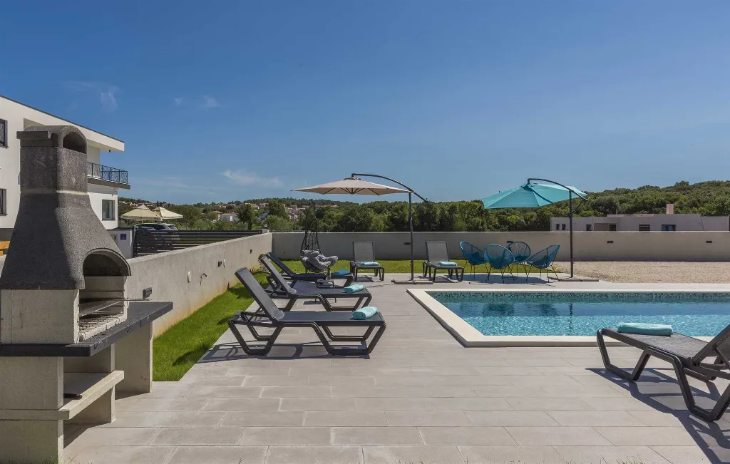 Semi-Detached Villa for 8 Guests in Pula