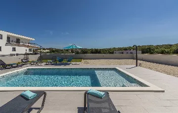 Semi-Detached Villa for 8 Guests in Pula