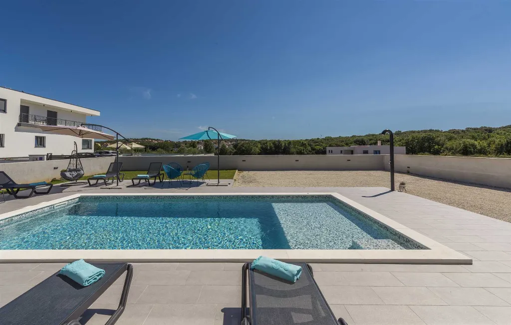 Semi-Detached Villa for 8 Guests in Pula